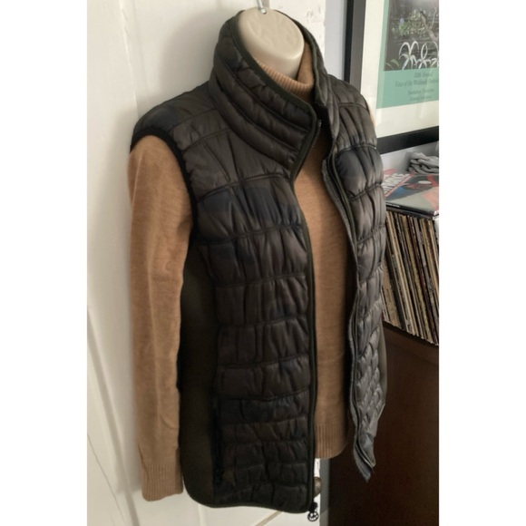 Michael Kors Camouflage Puffer Vest Funnel Neck Small/Medium Green/Brown - Picture 3 of 13